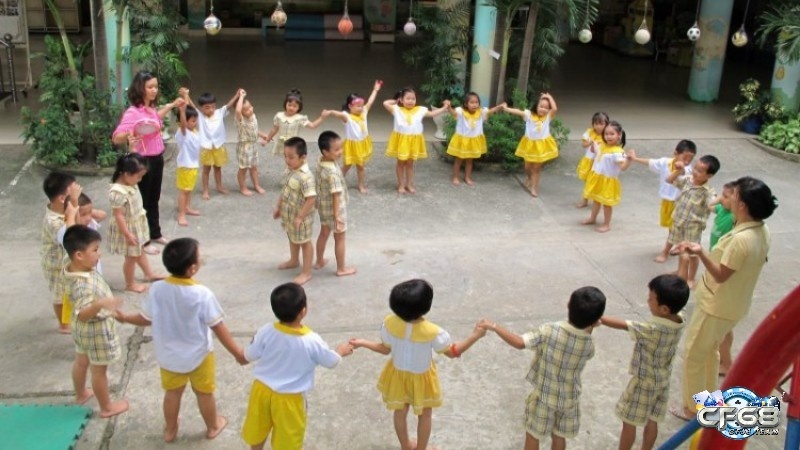 Trò chơi mèo bắt chuột: Trở về thời thơ ấu hồn nhiên