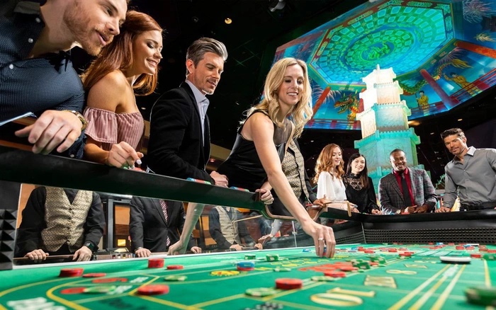 Casino offline và online khác nhau gì: 5 điểm khác biệt