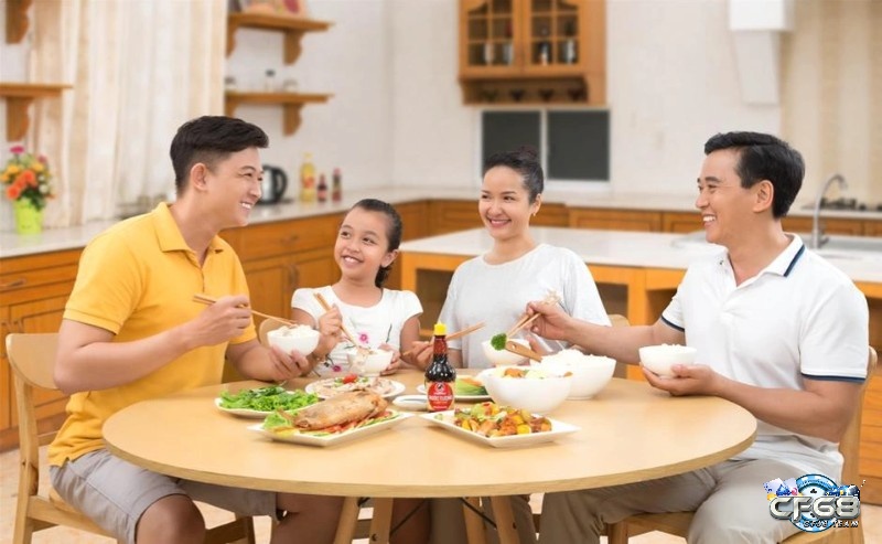 Mơ thấy ăn cơm với người thân là dấu hiệu sắp có dịp sum họp, đoàn viên