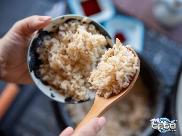 Mơ thấy ăn cơm thừa là dấu hiệu bạn đang đánh mất cơ hội